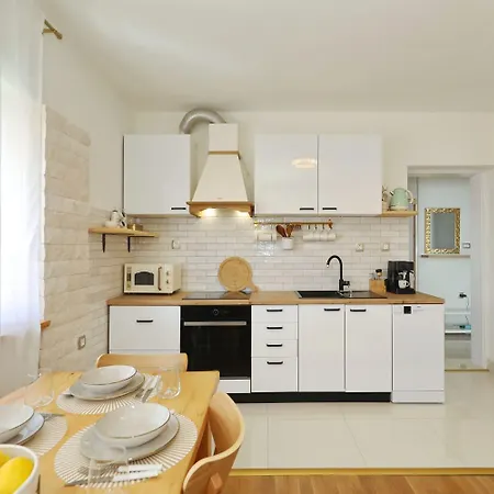 Nauta Veritas Апартаменты *